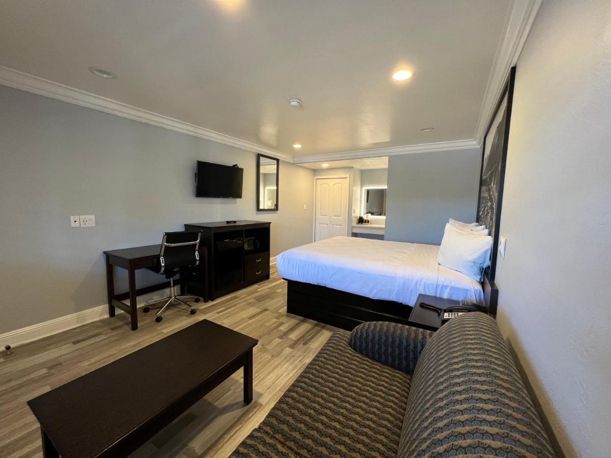 Aura Inn Monterey Exterior photo